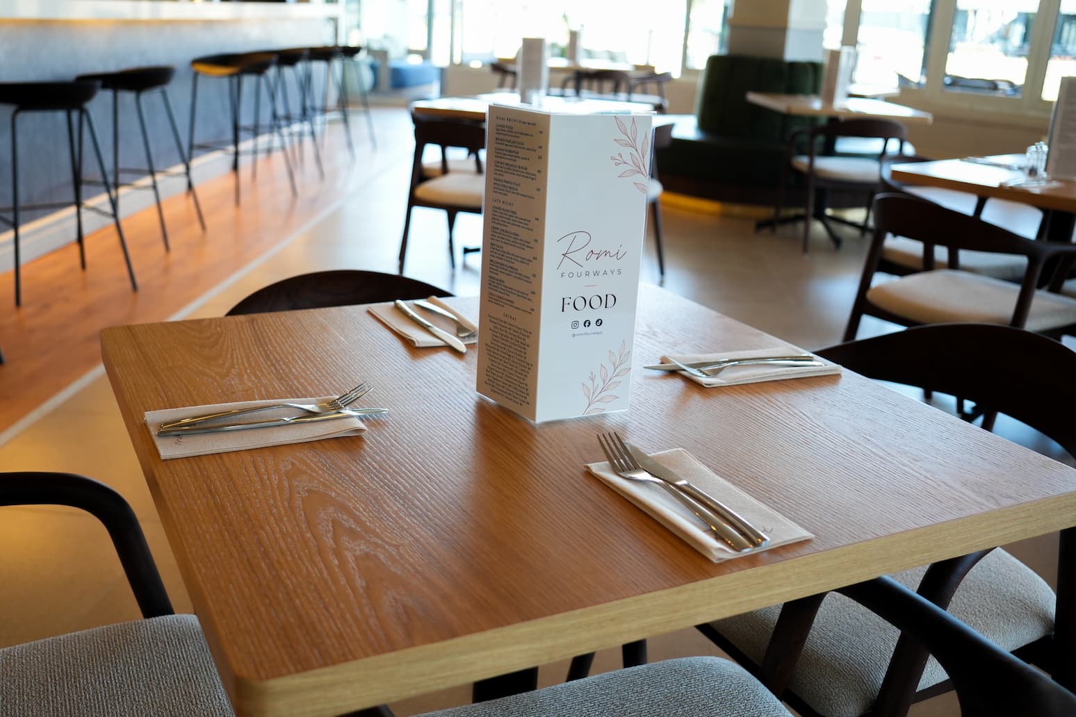 Romi Fourways dining room